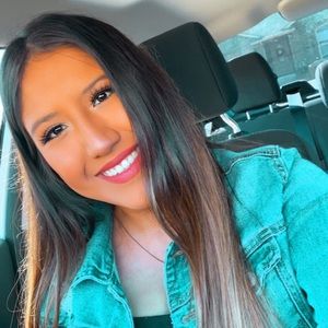 Meet your Posher, Elizabeth